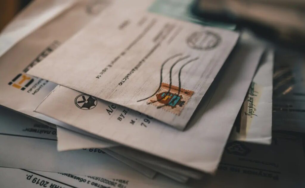 Як правильно підписати конверт