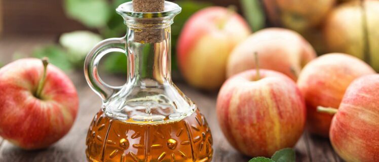 Яка існує користь і шкода від звичайного столового яблучного оцту