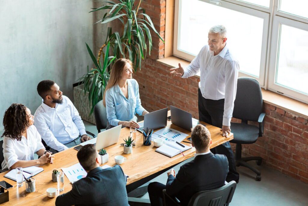 Які саме права має роботодавець по відношенню до працівника