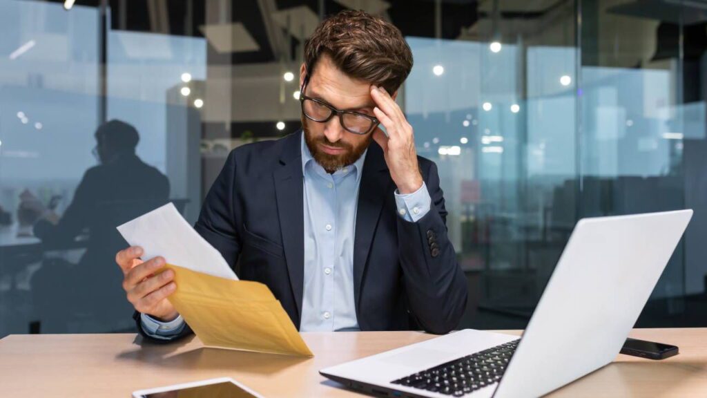 В яких випадках роботодавець перевищує свої повноваження