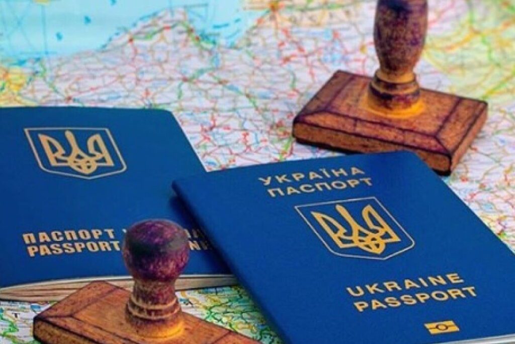 Як додати закордонний паспорт у Дію