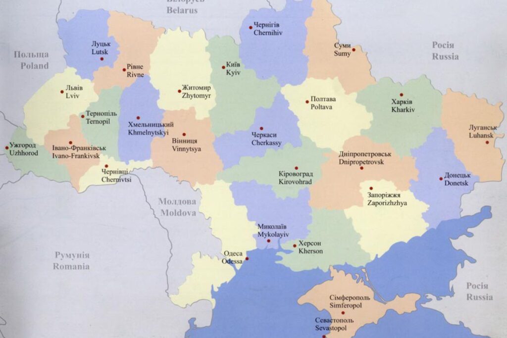 Карта України розділена на області