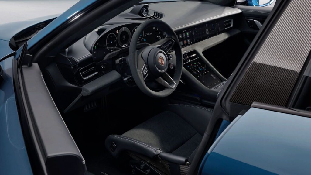 Салон Porsche Taycan Sport Turismo