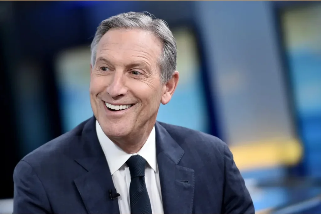 Говард Шульц усміхається в діловому образі