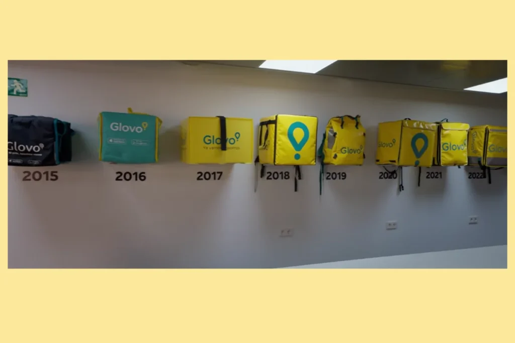 Скриншот еволюції рюкзаків Glovo за роками