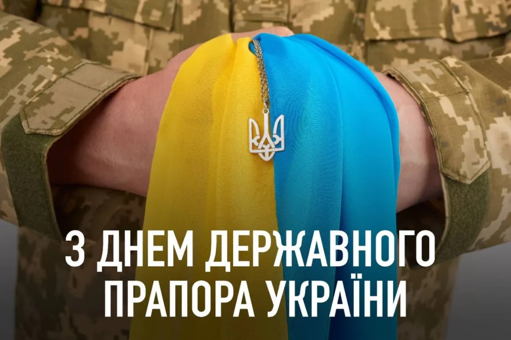 фото військового з прапором та тризубом в руках
